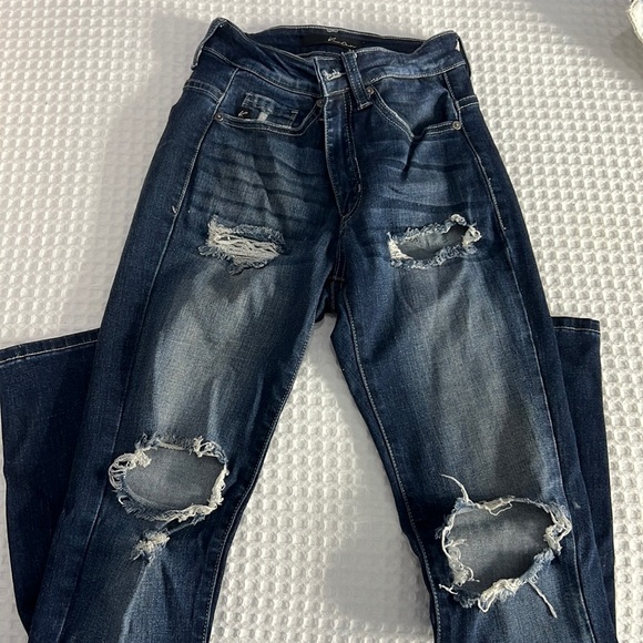 Distressed skinny jeans - Picture 1 of 3